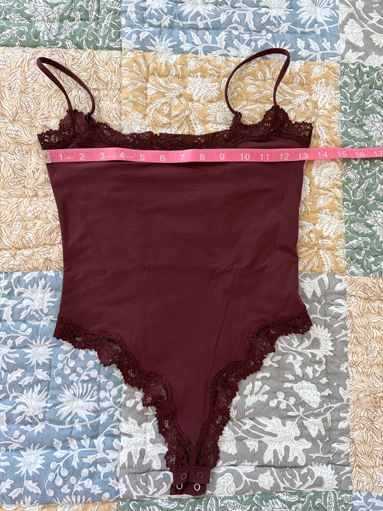 Skims Fits Everybody lace-trimmed cami stretch thong bodysuit Oxblood Small - Picture 8 of 12